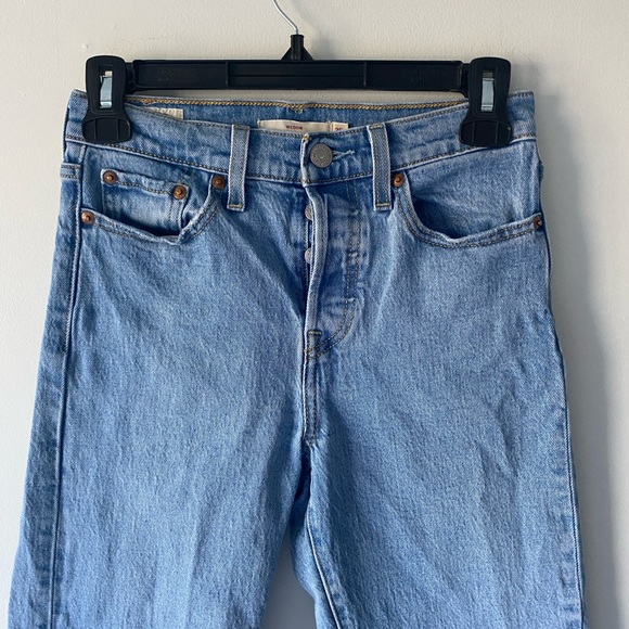 Levi’s Classic Wedgie Fit Ankle Jeans - Picture 3 of 8